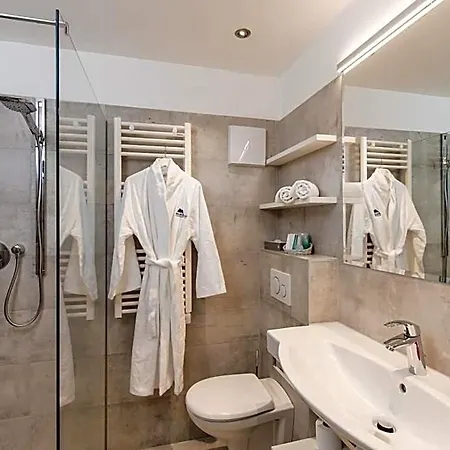 Alpin- Sporthotel, Summercard Included - September Otel Zell am See